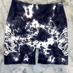 Darc Sport Women’s Scrunch Butt Training Shorts Small Tie Dye Wolves Logo